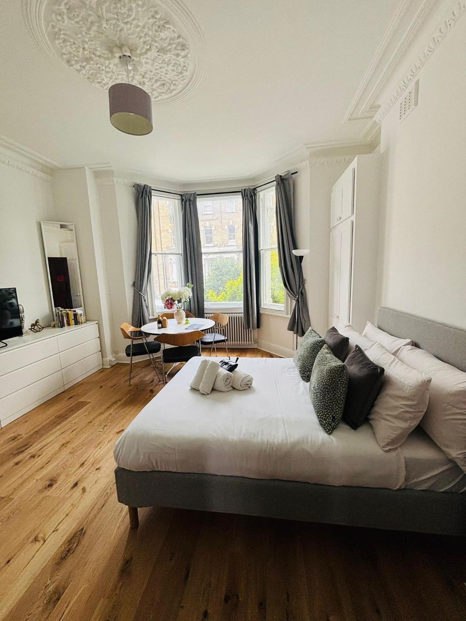 Heart Of Kensington Apartment